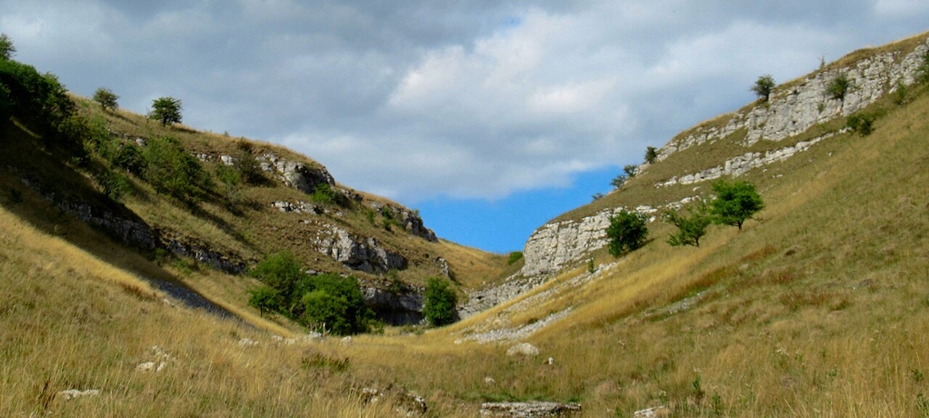Lathkill_Dale,_view_of_upper_dale_near_Lathkill_Head_cave